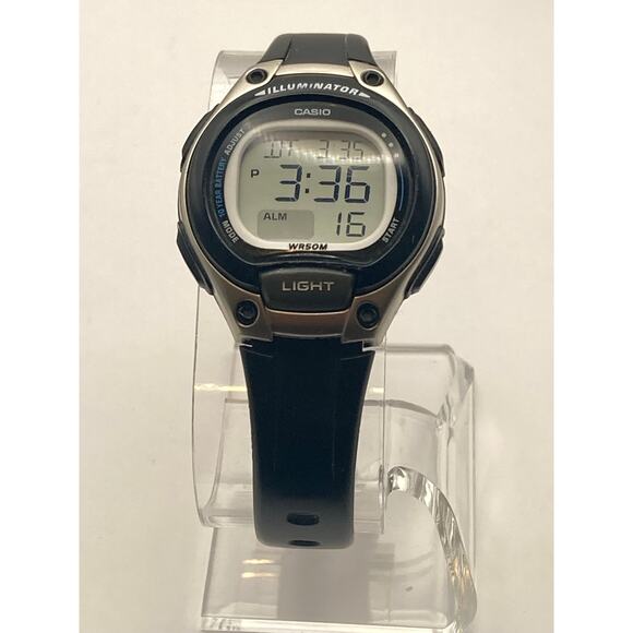 Casio Illuminator Multifunction Sport Womens Watch 34mm Alarm Timer WR Backlight - Picture 6 of 9